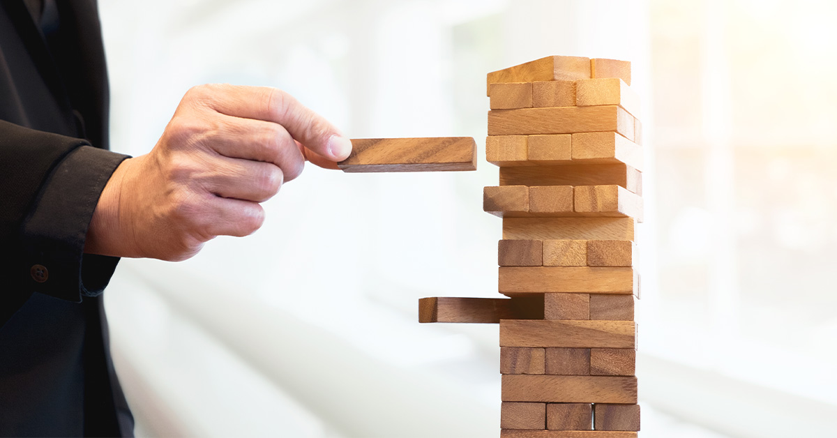 Why is structuring knowledge important